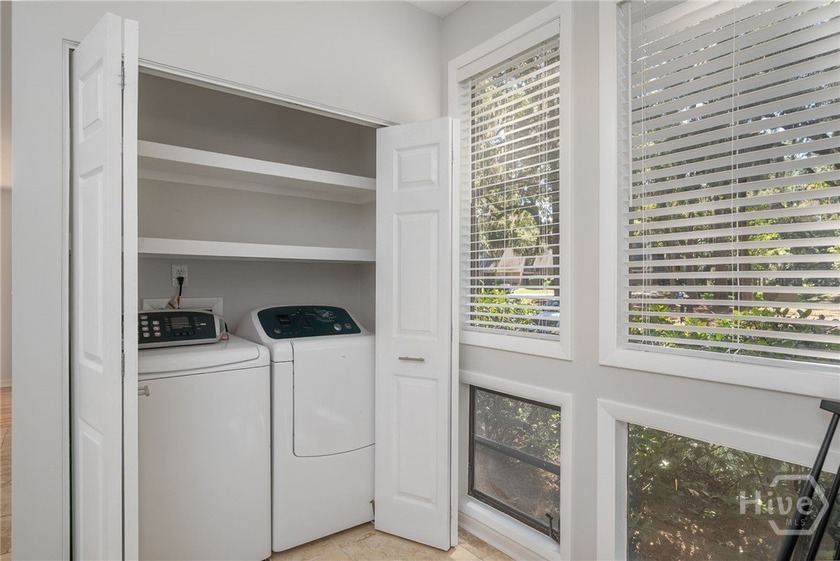 Don't miss this beautifully updated 4-bedroom, 3 full bathroom - photo 5