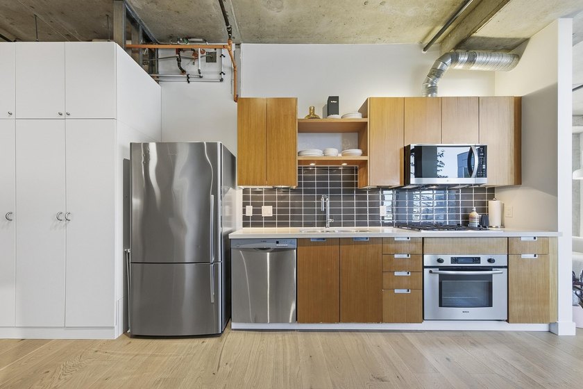 Looking for a sophisticated loft with iconic Vancouver views? - photo 8