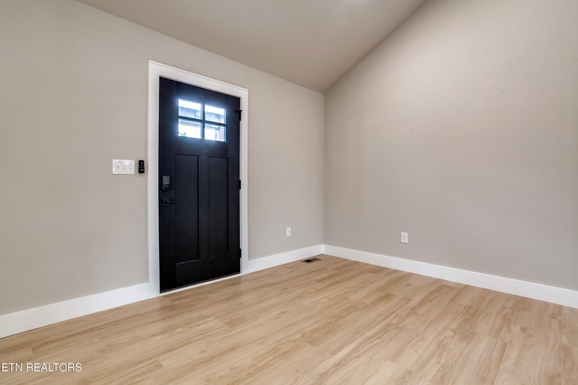 Welcome to this beautiful brand-new 3 bedroom, 2 bathroom home - photo 6