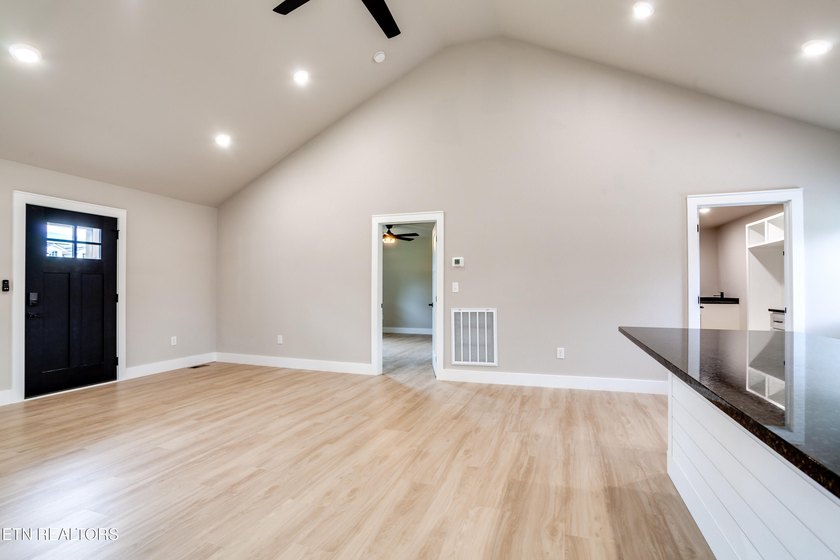 Welcome to this beautiful brand-new 3 bedroom, 2 bathroom home - photo 10