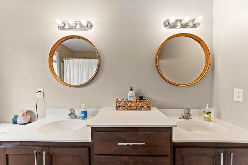 Picture Perfect home in Cross Lake Preserve, featuring all three - photo 12