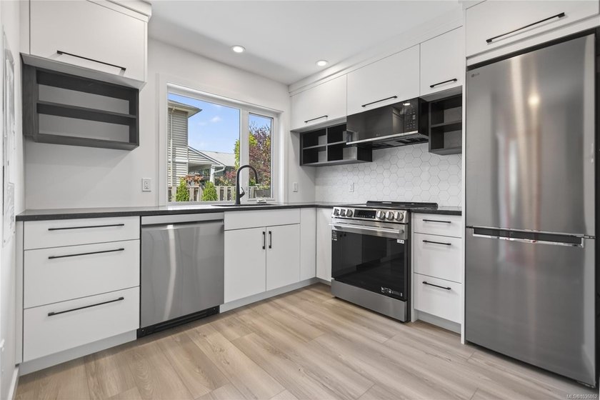 OPEN HOUSE 18th of July,  11-1 p.m. Nine Peaks, a thoughtfully - photo 8