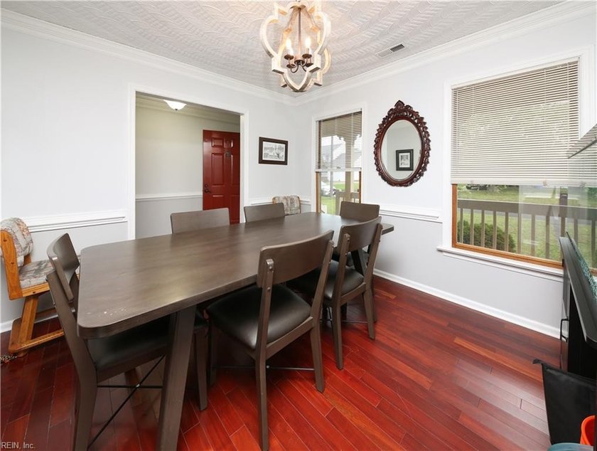 Beautiful ranch-style home located in the sought-after Hickory - photo 3
