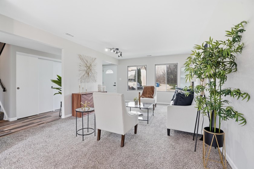 Welcome home to your newly updated 3 bedroom townhouse. What's - photo 5