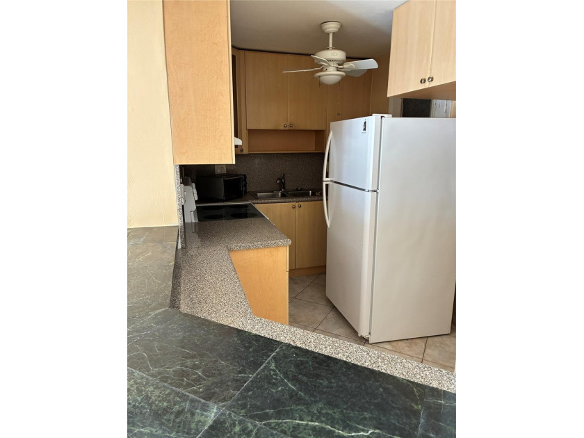 Condo in gated complex east of Dixie. updated , tile, open - photo 4