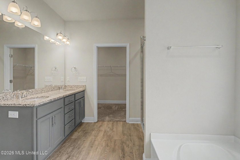 Adorable 4-bedroom home conveniently located near shopping - photo 13