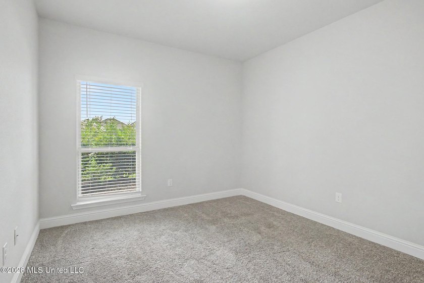 Adorable 4-bedroom home conveniently located near shopping - photo 14