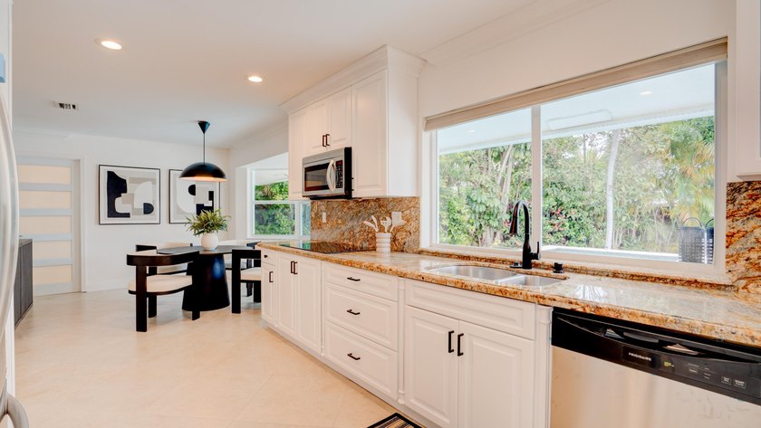 **Tropical Paradise in The Cove: The Ultimate Waterfront - photo 14