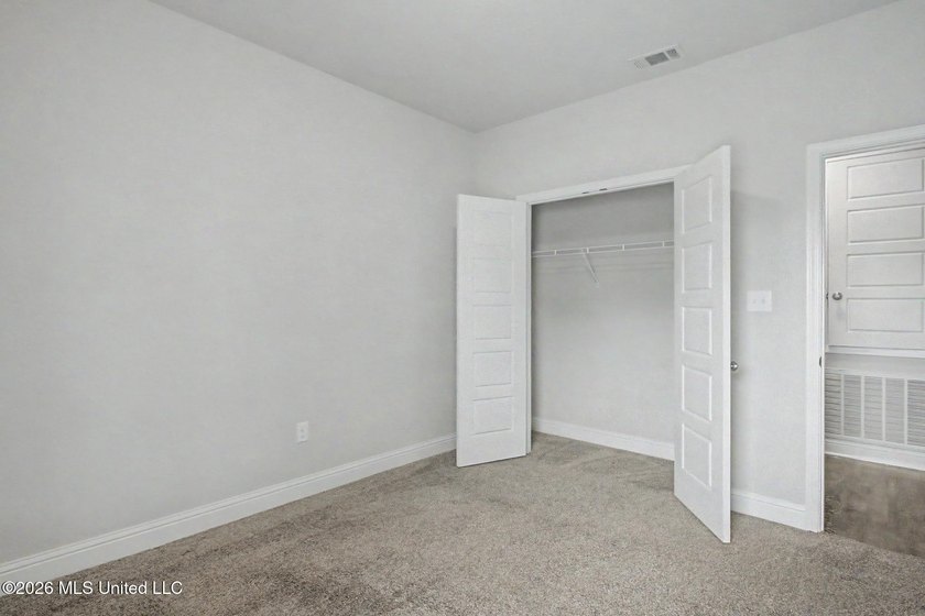 Adorable 4-bedroom home conveniently located near shopping - photo 15