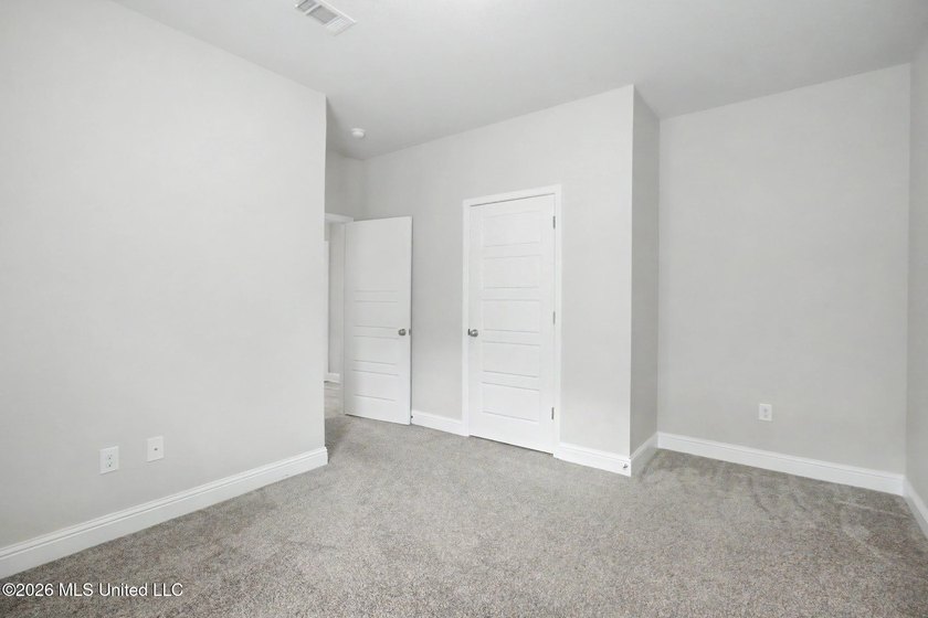 Adorable 4-bedroom home conveniently located near shopping - photo 18