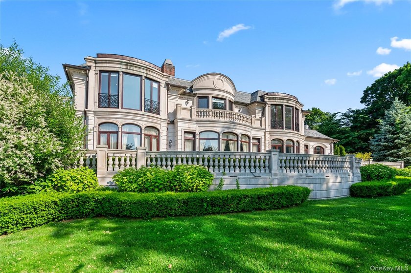 KINGS POINT | WATERVIEW. Set on over an acre of beautifully - photo 18
