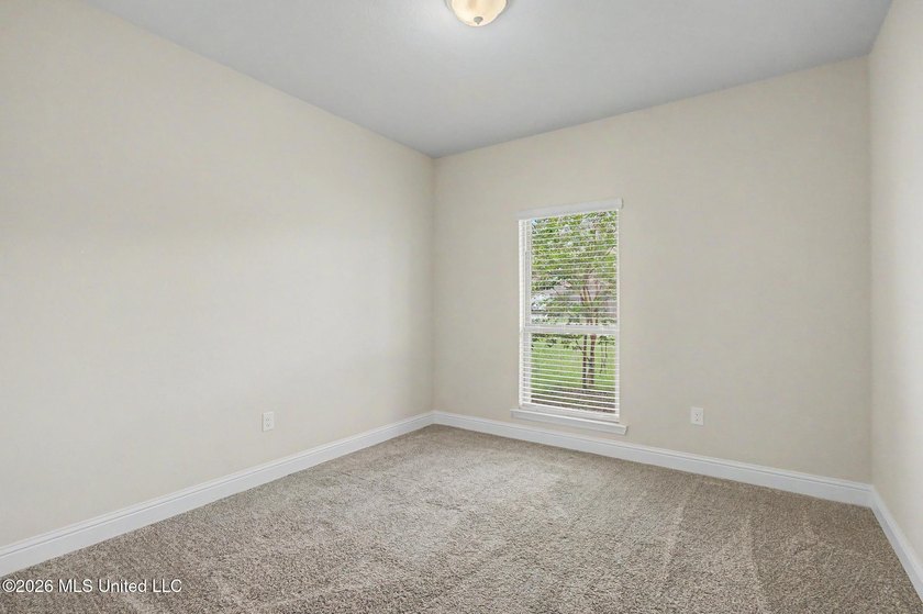 Adorable 4-bedroom home conveniently located near shopping - photo 19