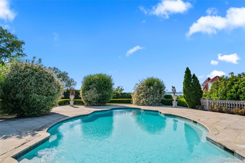 KINGS POINT | WATERVIEW. Set on over an acre of beautifully - photo 21
