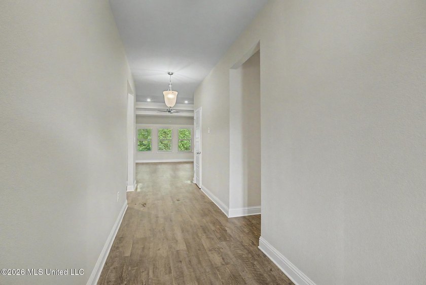 Adorable 4-bedroom home conveniently located near shopping - photo 23