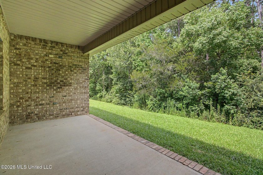 Adorable 4-bedroom home conveniently located near shopping - photo 24