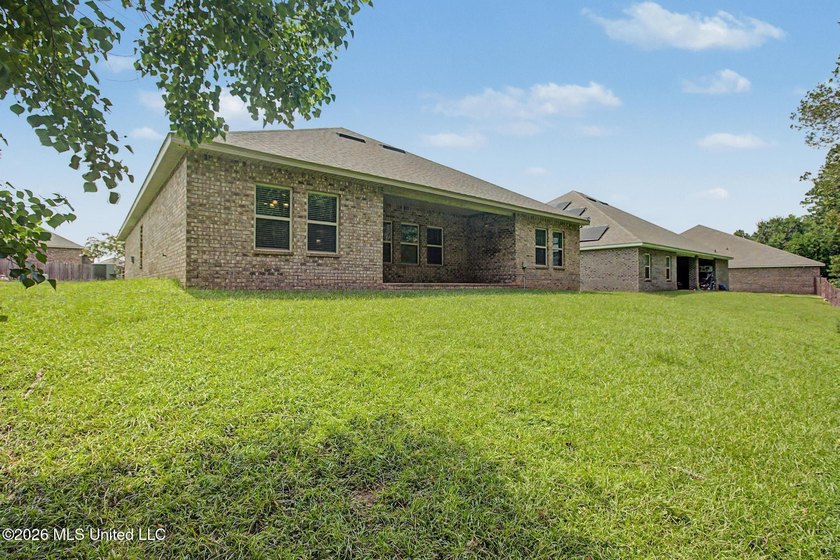 Adorable 4-bedroom home conveniently located near shopping - photo 25