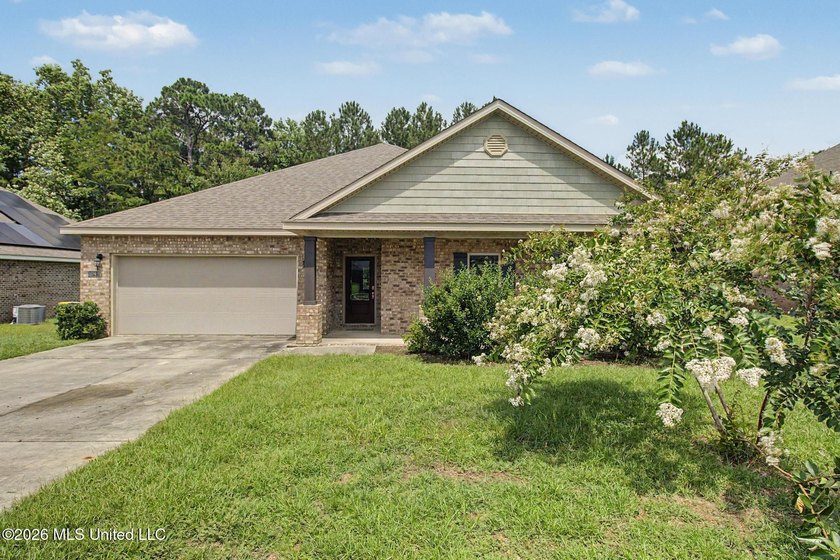 Adorable 4-bedroom home conveniently located near shopping - photo 26