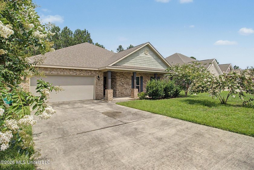 Adorable 4-bedroom home conveniently located near shopping - photo 27