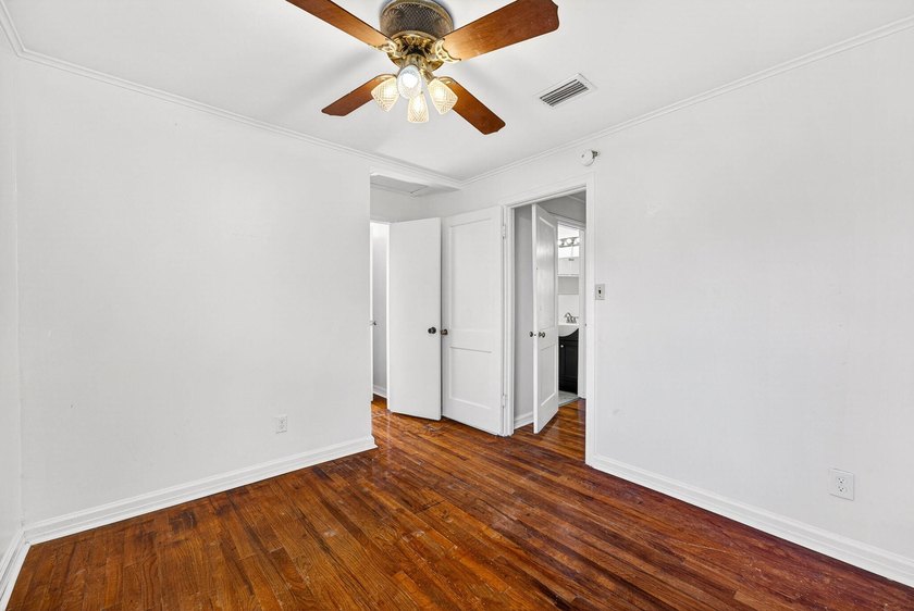 Updated &amp; Move-In Ready! This remodeled 3-bedroom, 1.5-bath home - photo 19