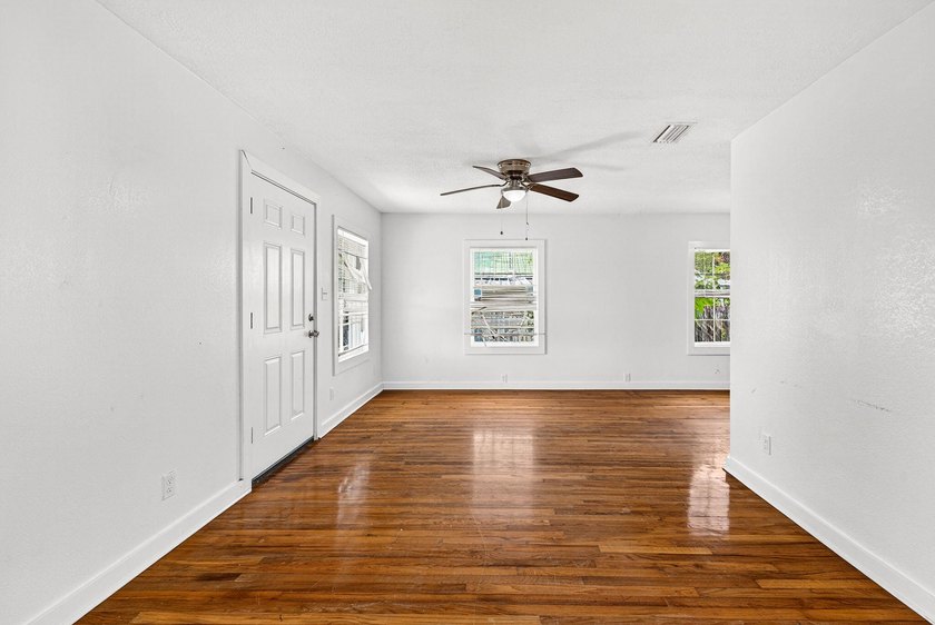 Updated &amp; Move-In Ready! This remodeled 3-bedroom, 1.5-bath home - photo 22