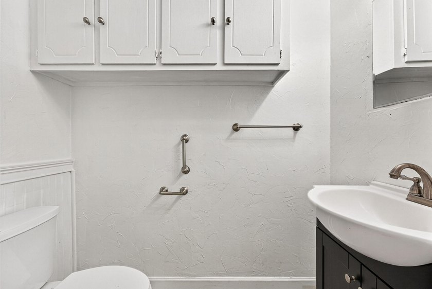 Updated &amp; Move-In Ready! This remodeled 3-bedroom, 1.5-bath home - photo 24