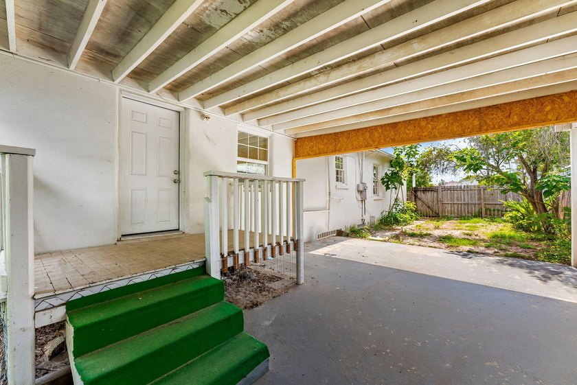 Updated &amp; Move-In Ready! This remodeled 3-bedroom, 1.5-bath home - photo 27