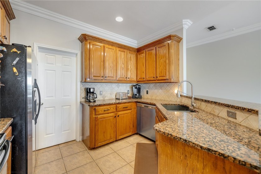 Experience life on the water in this fully furnished 3-bedroom - photo 11