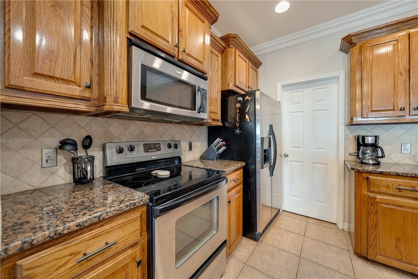 Experience life on the water in this fully furnished 3-bedroom - photo 12