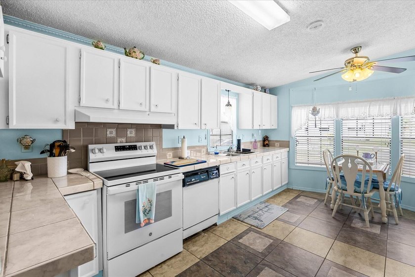 Land lease- 2-bedroom, 2-bathroom manufactured home nestled in - photo 14