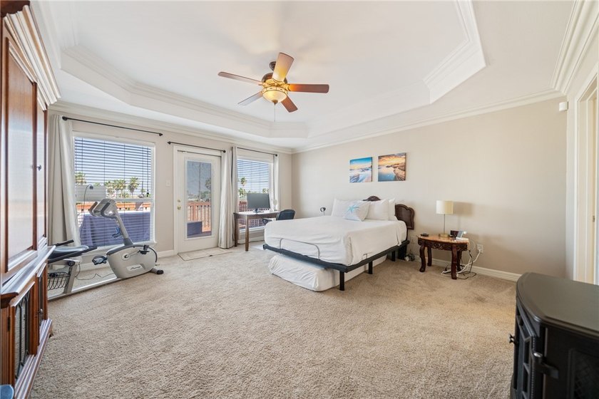 Experience life on the water in this fully furnished 3-bedroom - photo 24