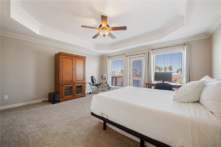 Experience life on the water in this fully furnished 3-bedroom - photo 25