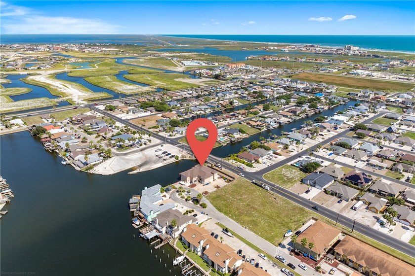 Experience life on the water in this fully furnished 3-bedroom - photo 35
