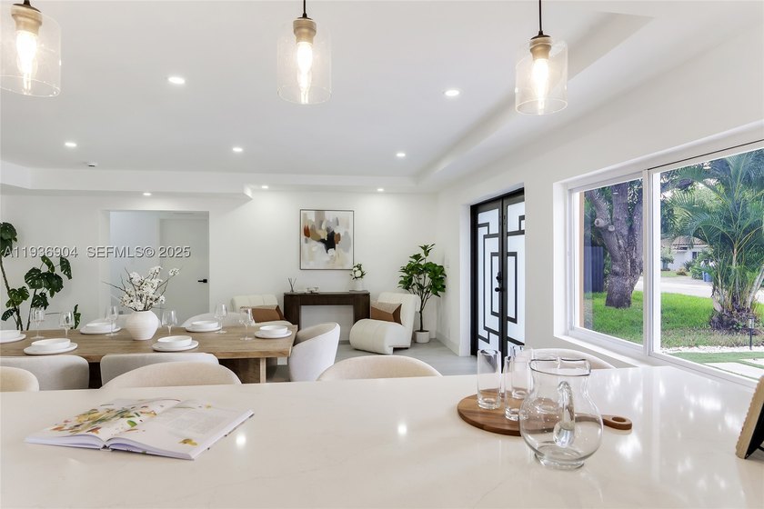 Stunning fully remodeled single-family home offering over 2,257 - photo 6
