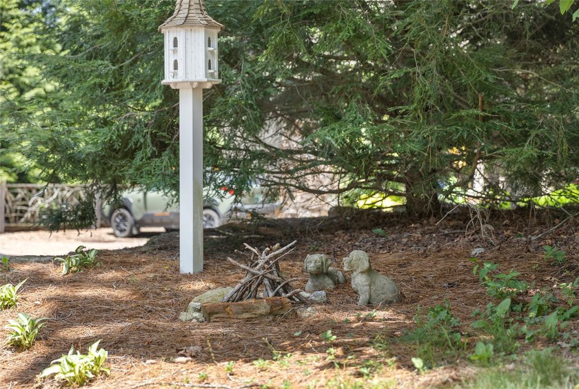 Hummingbird Haven is a welcoming four-bedroom - photo 12