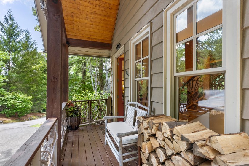 Hummingbird Haven is a welcoming four-bedroom - photo 13