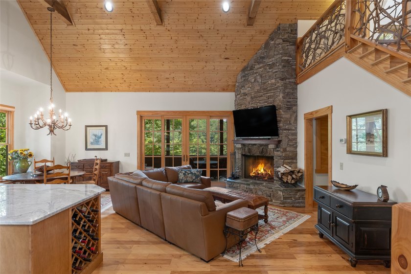 Hummingbird Haven is a welcoming four-bedroom - photo 16