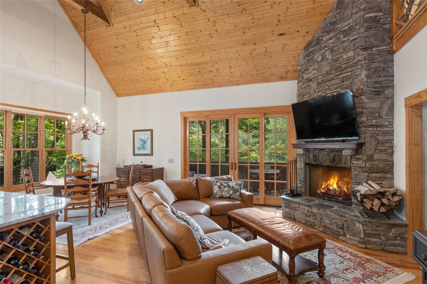 Hummingbird Haven is a welcoming four-bedroom - photo 17