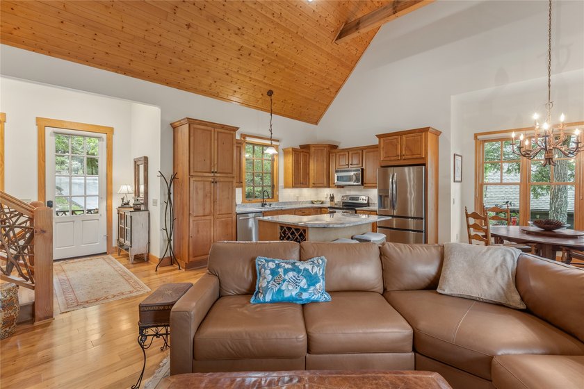 Hummingbird Haven is a welcoming four-bedroom - photo 20