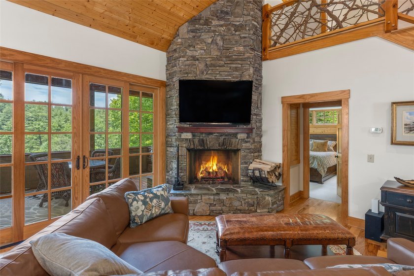 Hummingbird Haven is a welcoming four-bedroom - photo 22
