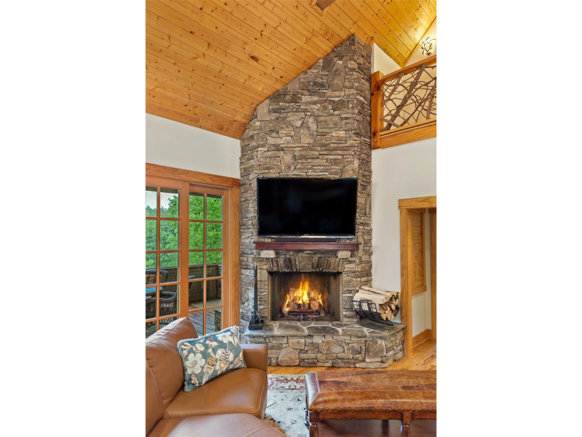 Hummingbird Haven is a welcoming four-bedroom - photo 23