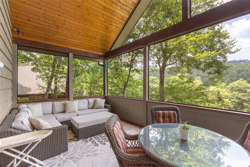 Hummingbird Haven is a welcoming four-bedroom - photo 25