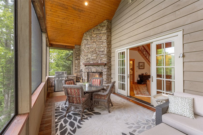 Hummingbird Haven is a welcoming four-bedroom - photo 27