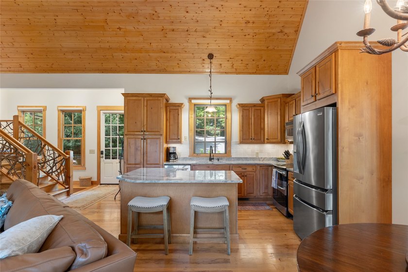 Hummingbird Haven is a welcoming four-bedroom - photo 32
