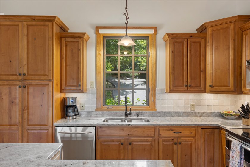 Hummingbird Haven is a welcoming four-bedroom - photo 35