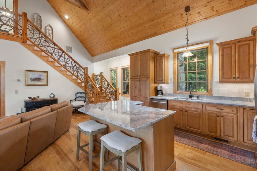 Hummingbird Haven is a welcoming four-bedroom - photo 40