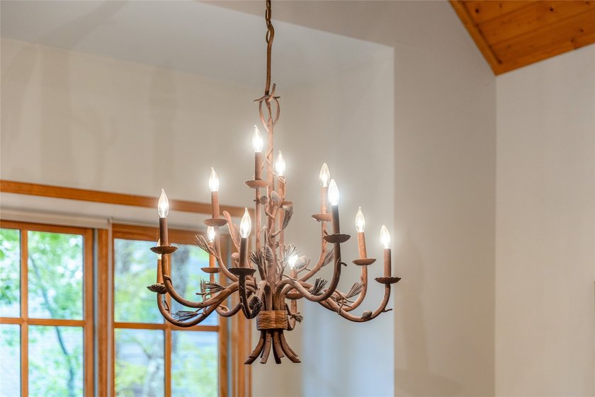 Hummingbird Haven is a welcoming four-bedroom - photo 42