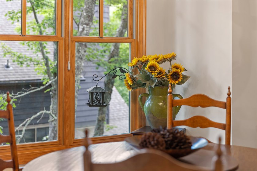 Hummingbird Haven is a welcoming four-bedroom - photo 45