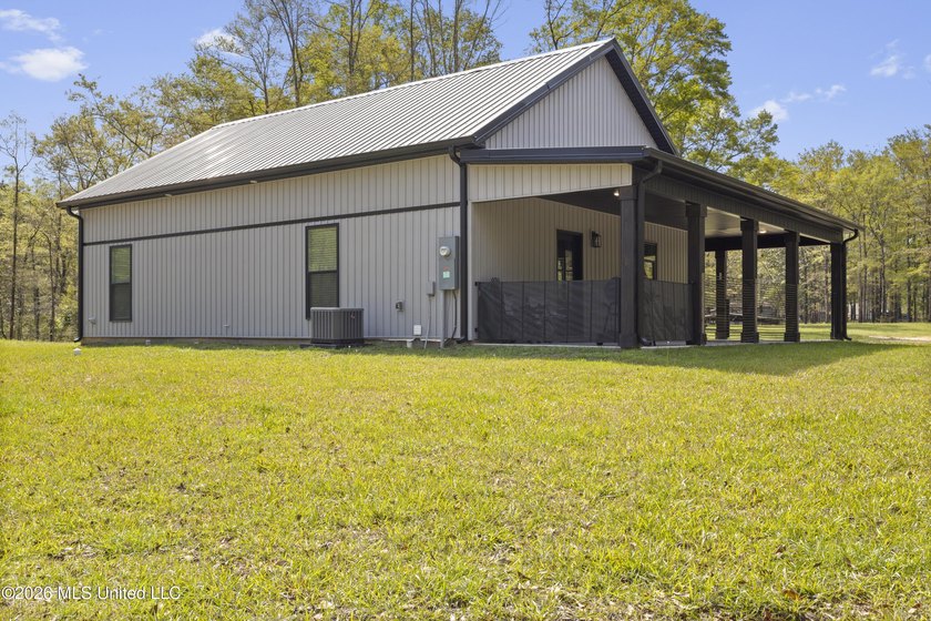 Charming 2-bedroom, 2-bath home on 7.55 acres, built in 2025 - photo 24