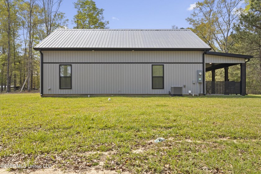 Charming 2-bedroom, 2-bath home on 7.55 acres, built in 2025 - photo 25
