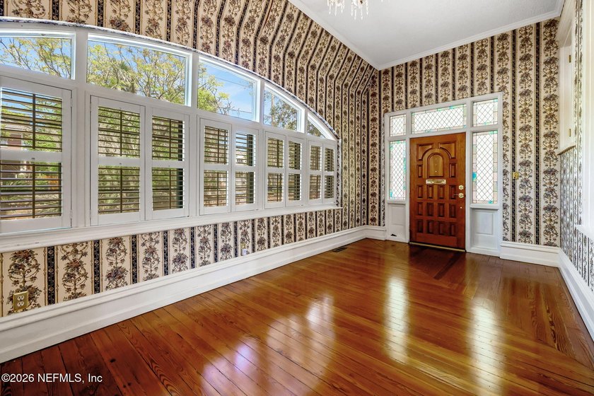 Welcome to The Frogmore, a timeless 1904 historic estate where - photo 8